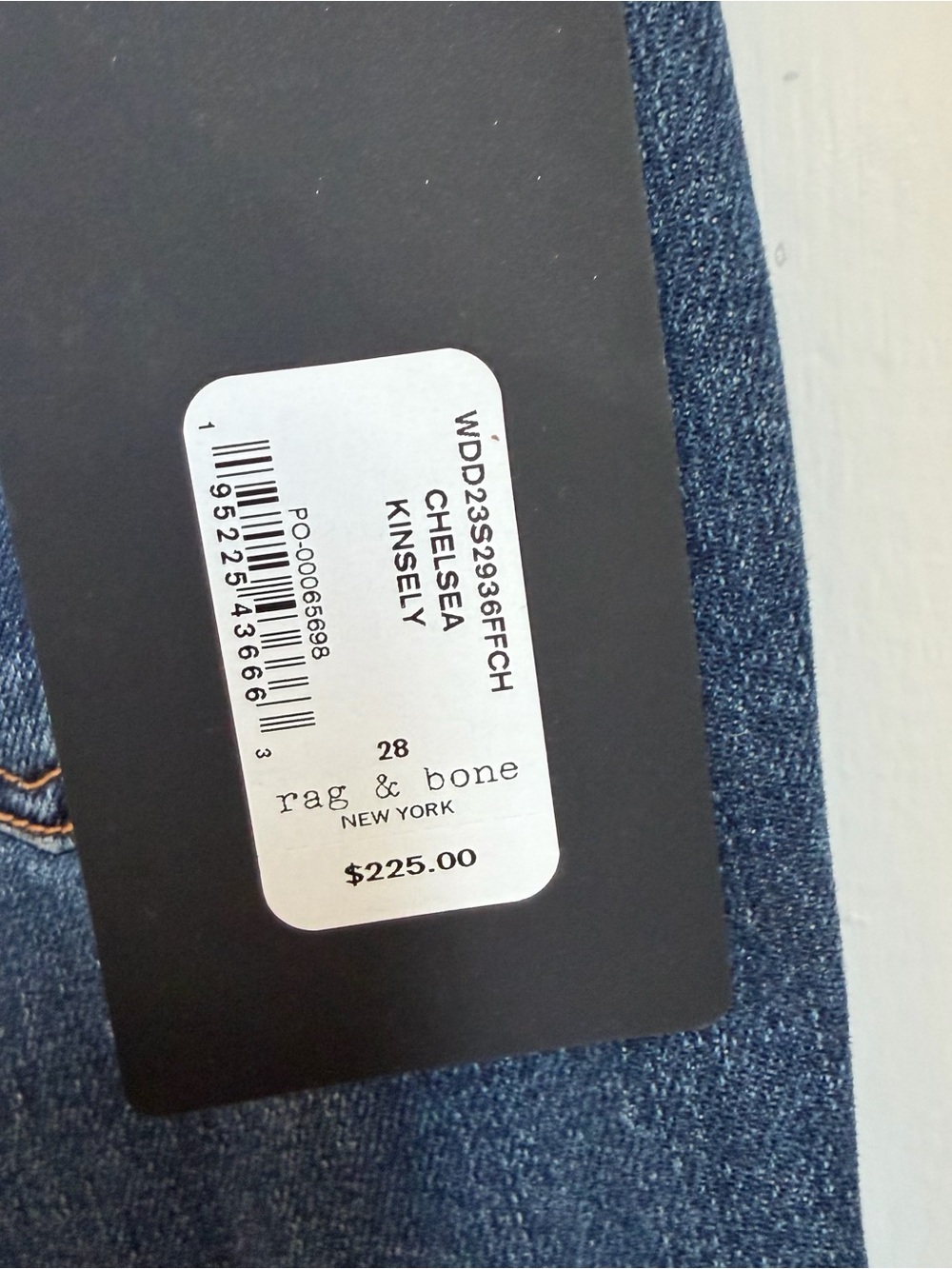 NWT Rag & Bone Low Rise Flare Kinsley Size 28
Color Chelsea - Picture 4 of 7